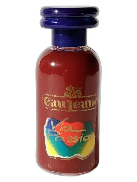 Frasco del perfume Eau Jeune Viva Passion