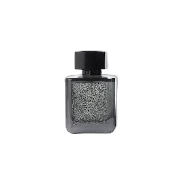 Frasco del perfume Rouge Bunny Rouge Cynefin Eau de Parfum