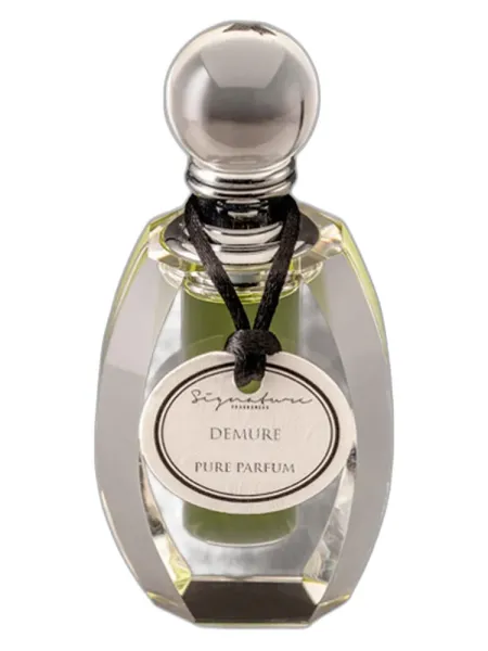 Frasco del perfume Signature Fragrances Demure